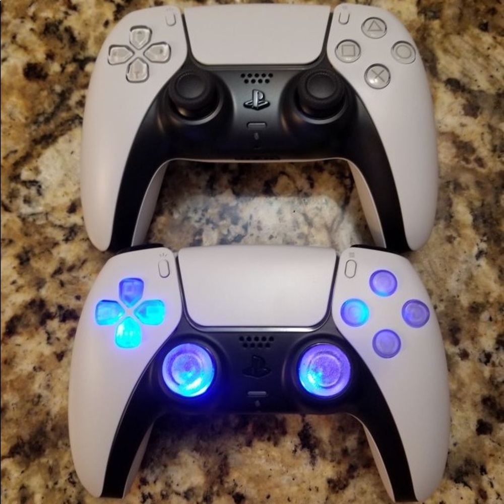 ps5 & con. slightly used. needa sell this sh!t cs the addiction getting bad 🙏🏾